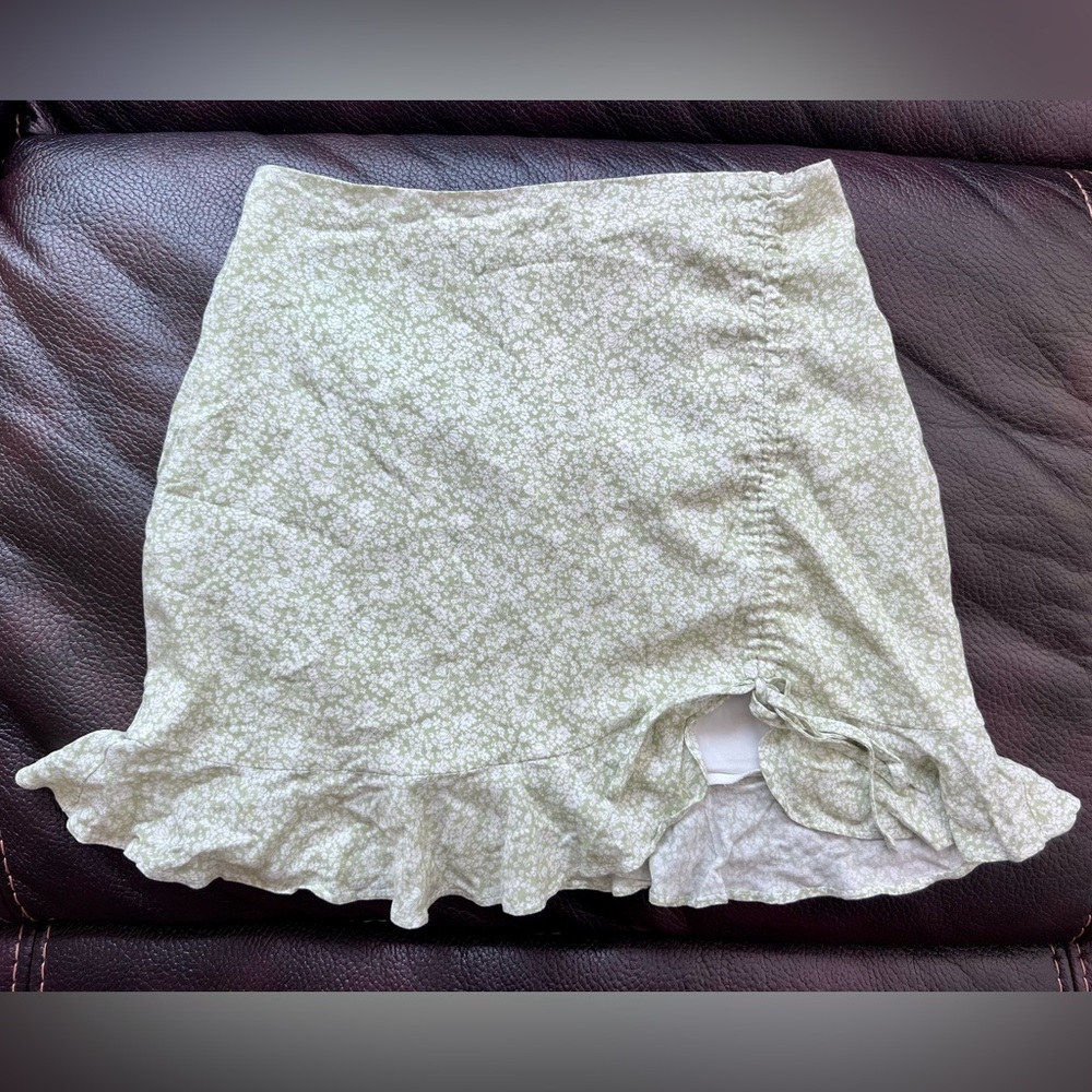 Mini ruffled skirt size XS. Like new condition. Tag torn off